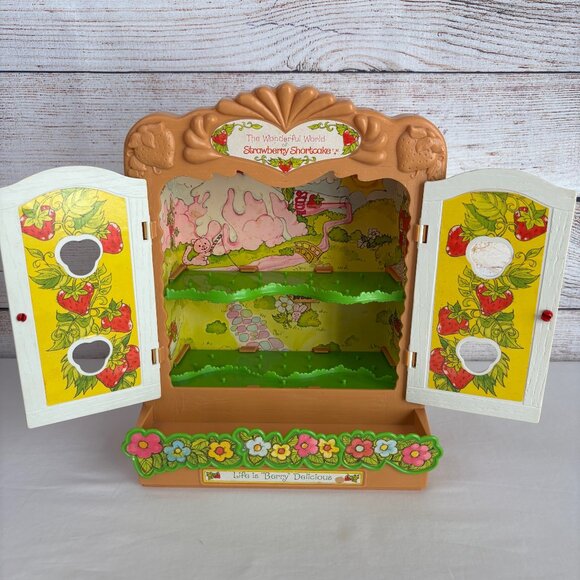 Strawberry Shortcake Berry Patch Display Case Cabinet for Mini Figures VTG 80's - Picture 2 of 8